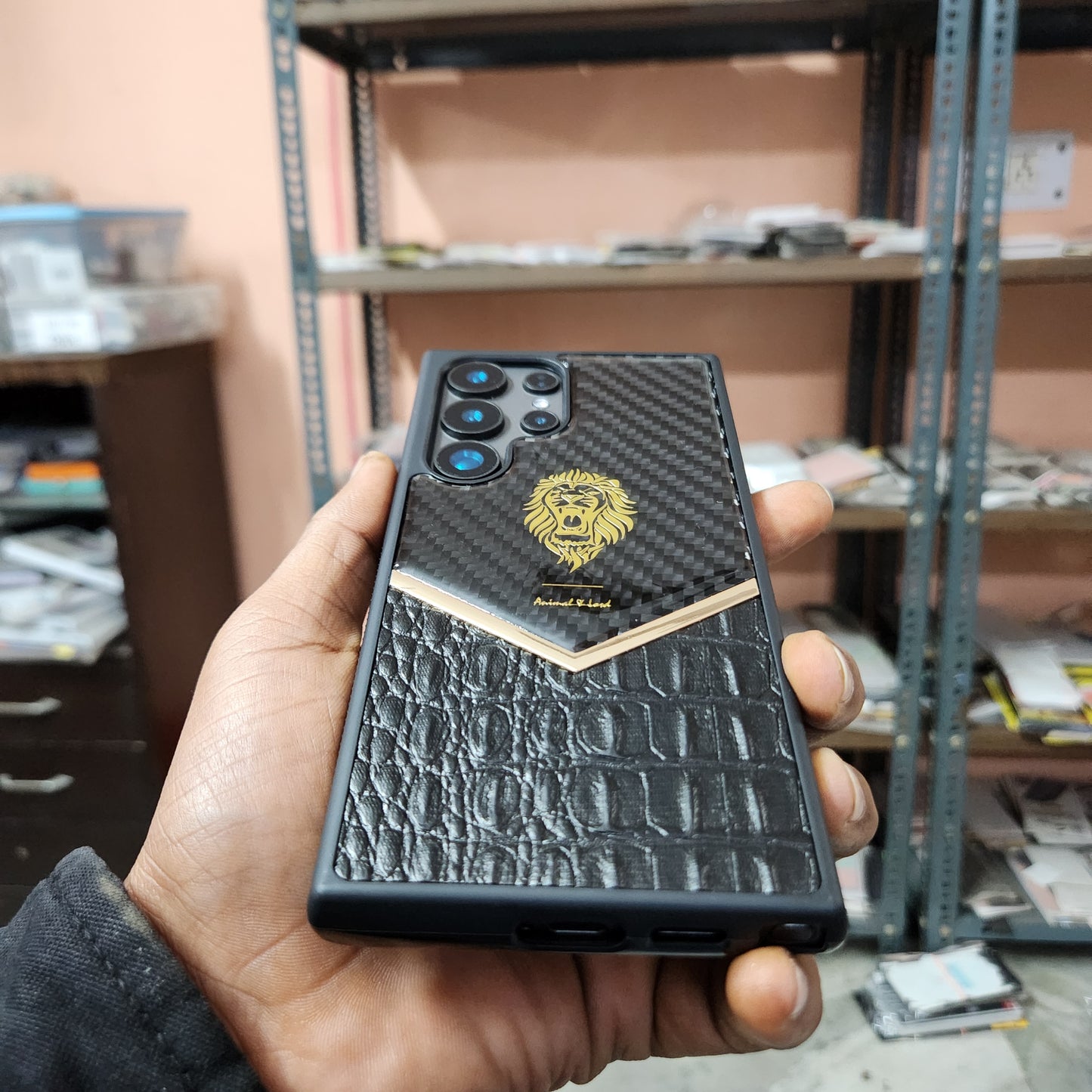 Samsung Galaxy S23 Ultra Shockproof Crock & Carbon Pattern Hugo Case (Animal Lord Series)