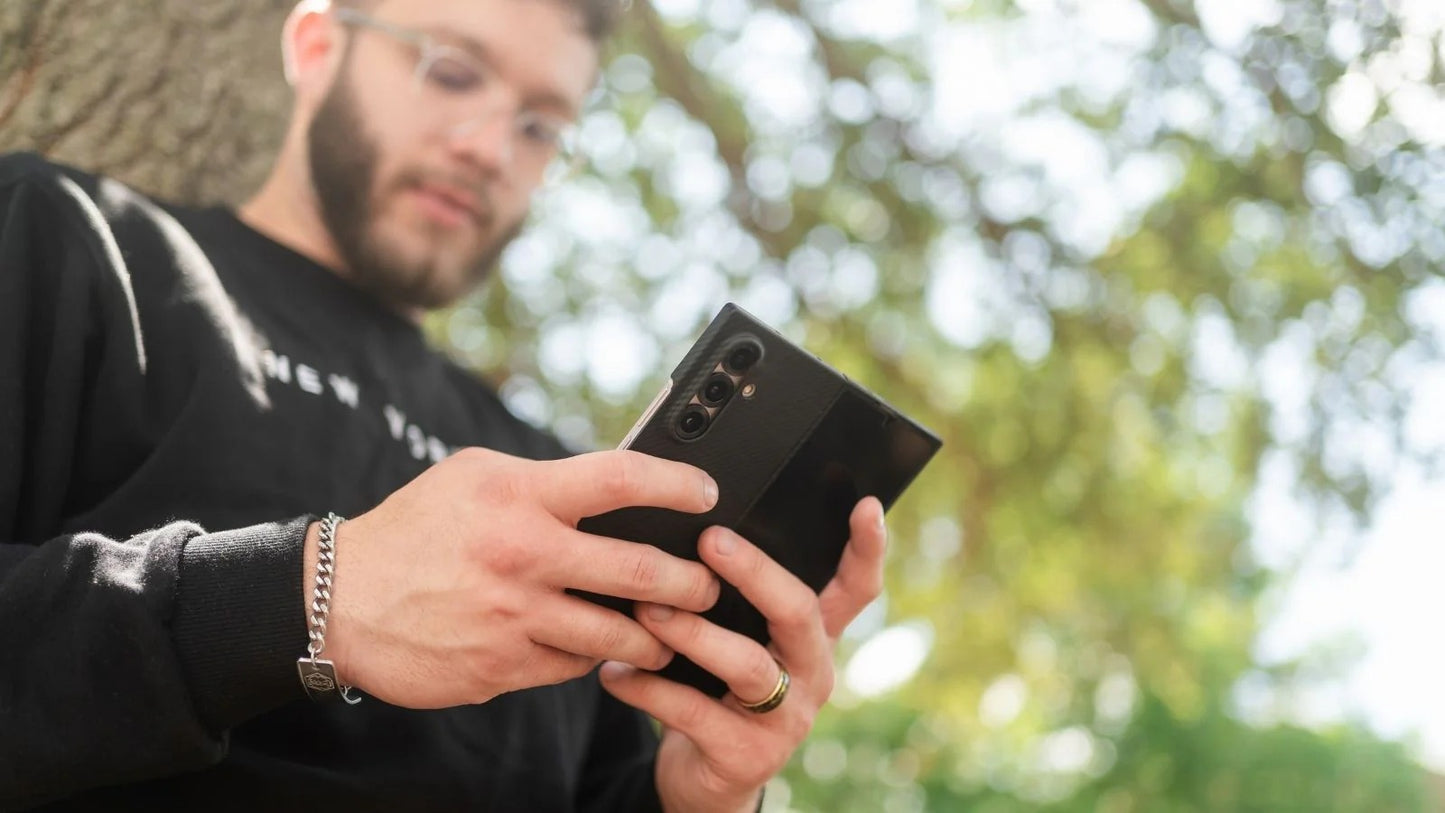 Samsung Galaxy Z Fold7 Carbon Case, 0.6mm Thin Carbon Fiber Kevlar Case - Black