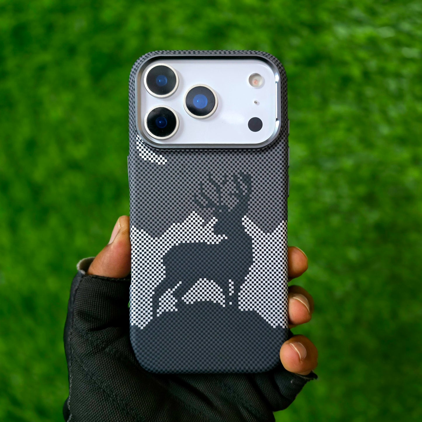 iPhone 17 Pro Max Aramid Carbon Fiber "Deer in Night" Texture 0.8mm Thin Cover with Magsafe - Black