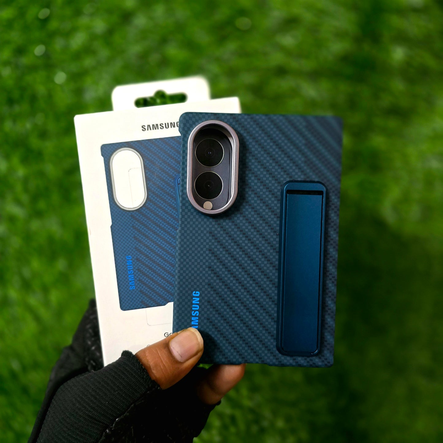 Samsung Z Fold8 Carbon Standing Case, 0.8mm Slim Carbon Fiber Cover with Magsafe and Kickstand - Blue