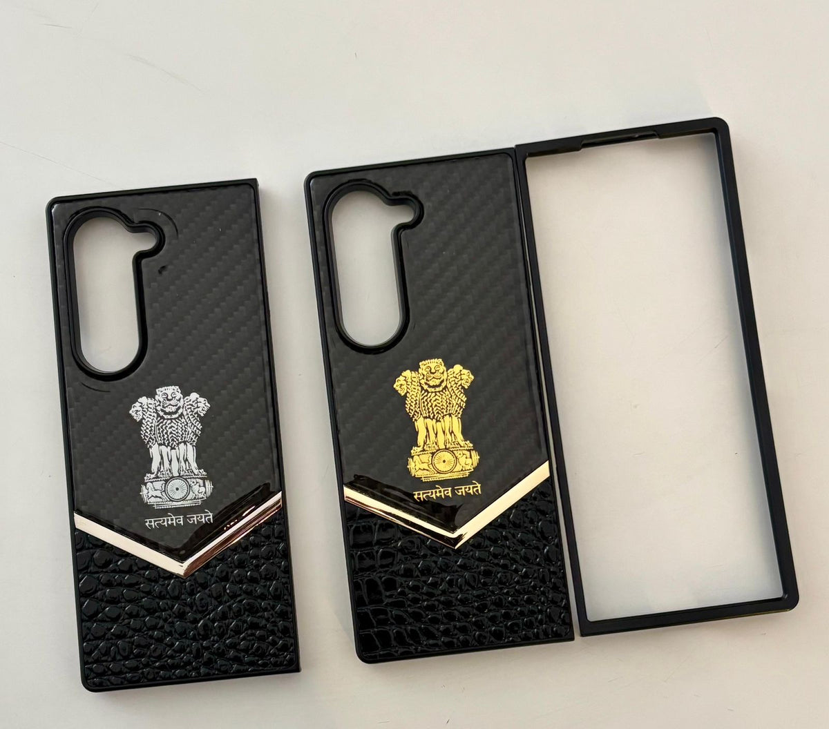 Samsung Galaxy Z Fold8 Ultra "Satyamev Jayate" Crock & Carbon Pattern Printed Logo Case