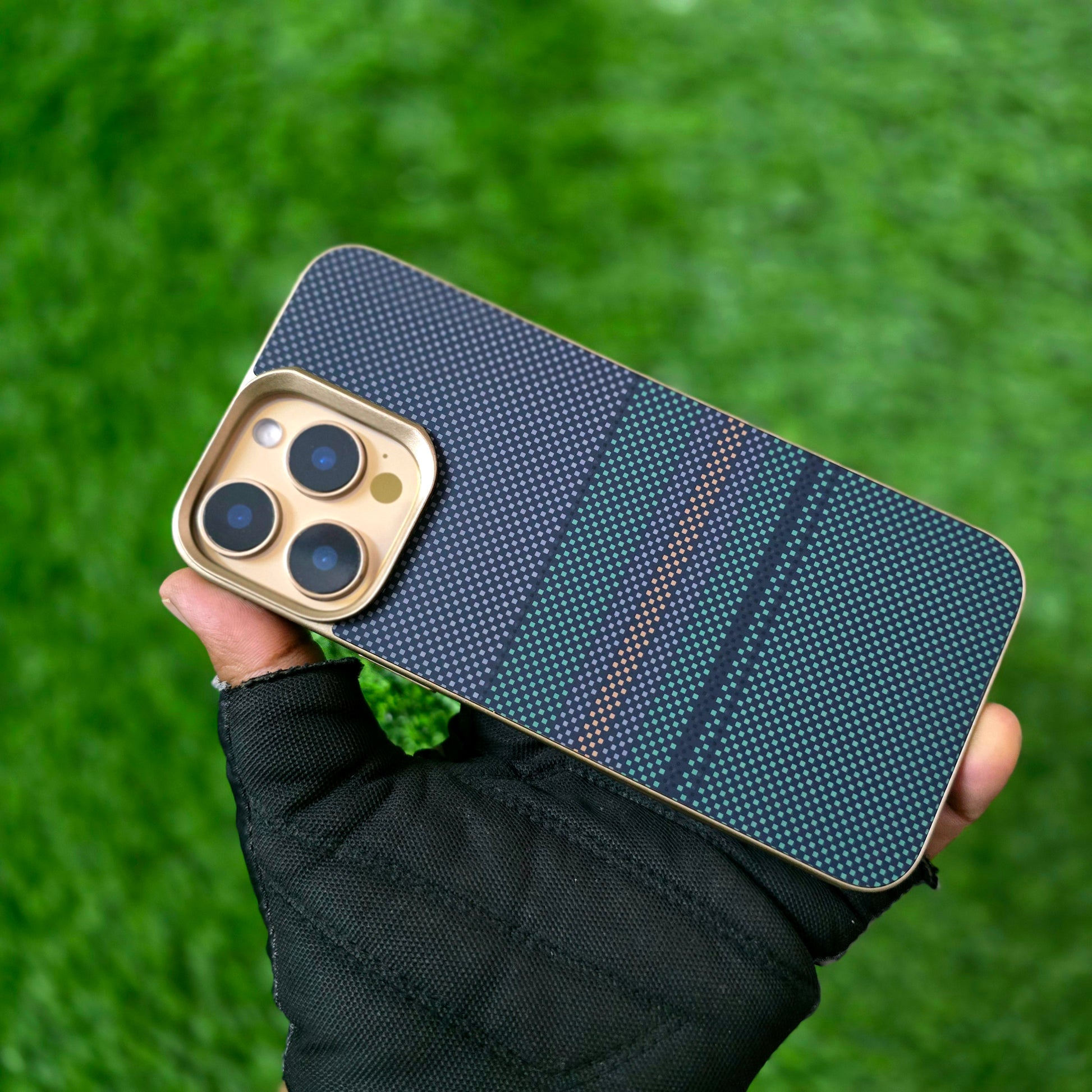 iPhone 16 Pro MagSafe Carbon Texture Back Panel - Green