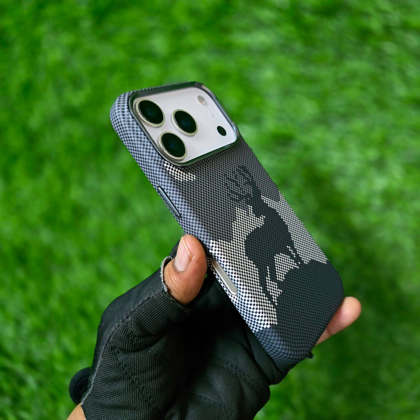 iPhone 17 Pro Max Aramid Carbon Fiber "Deer in Night" Texture 0.8mm Thin Cover with Magsafe - Black