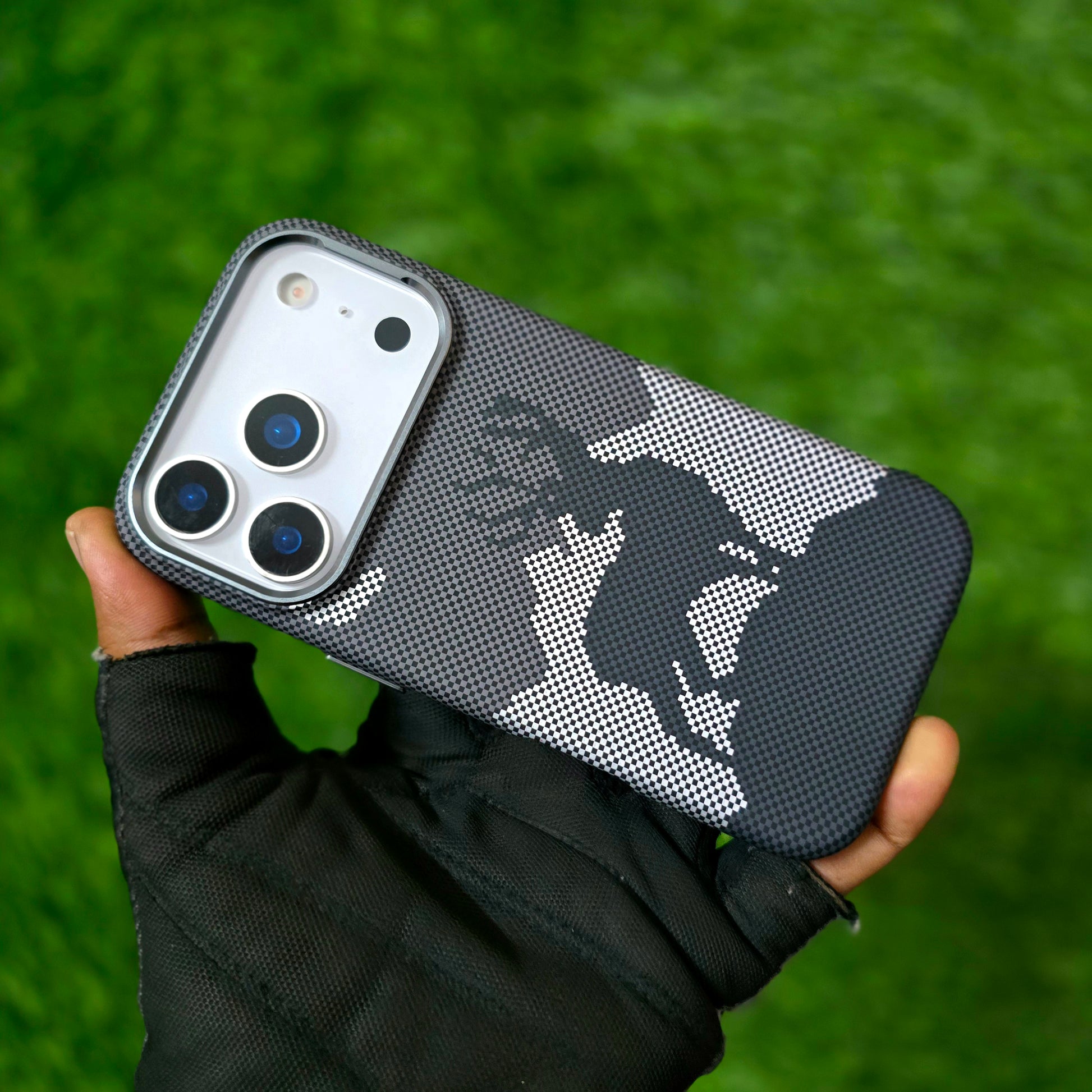 iPhone 17 Pro Max Aramid Carbon Fiber "Deer in Night" Texture 0.8mm Thin Cover with Magsafe - Black