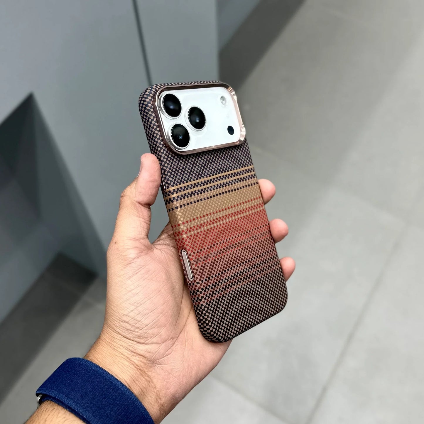 iPhone 17 Pro Max Aramid Carbon Fiber Texture 0.8mm Thin Cover with Magsafe - Sunset