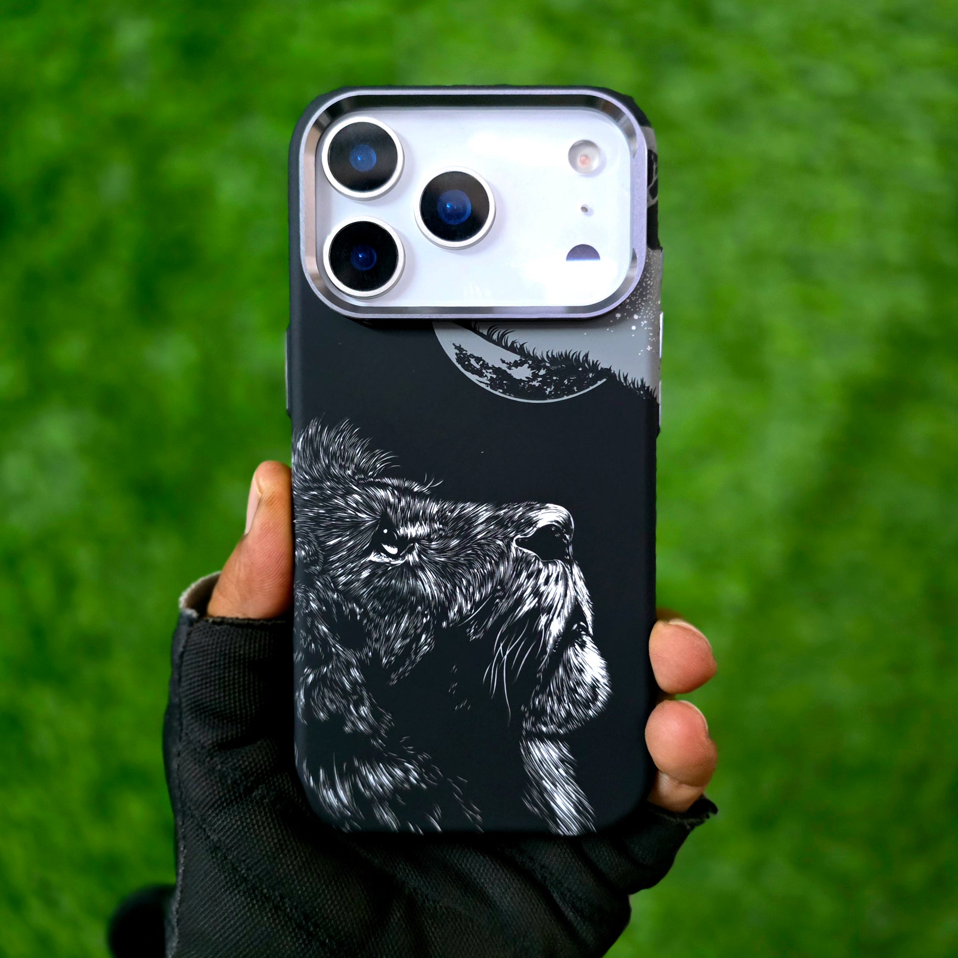 iPhone 17 Pro Max Slim 0.8mm Embossed Lion Looking Sky Cover with Magsafe - Lion