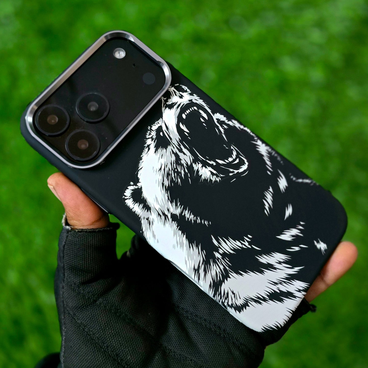 iPhone 17 Pro Max Carbon Slim 0.8mm Embossed Roaring Bear Cover with Magsafe - Black