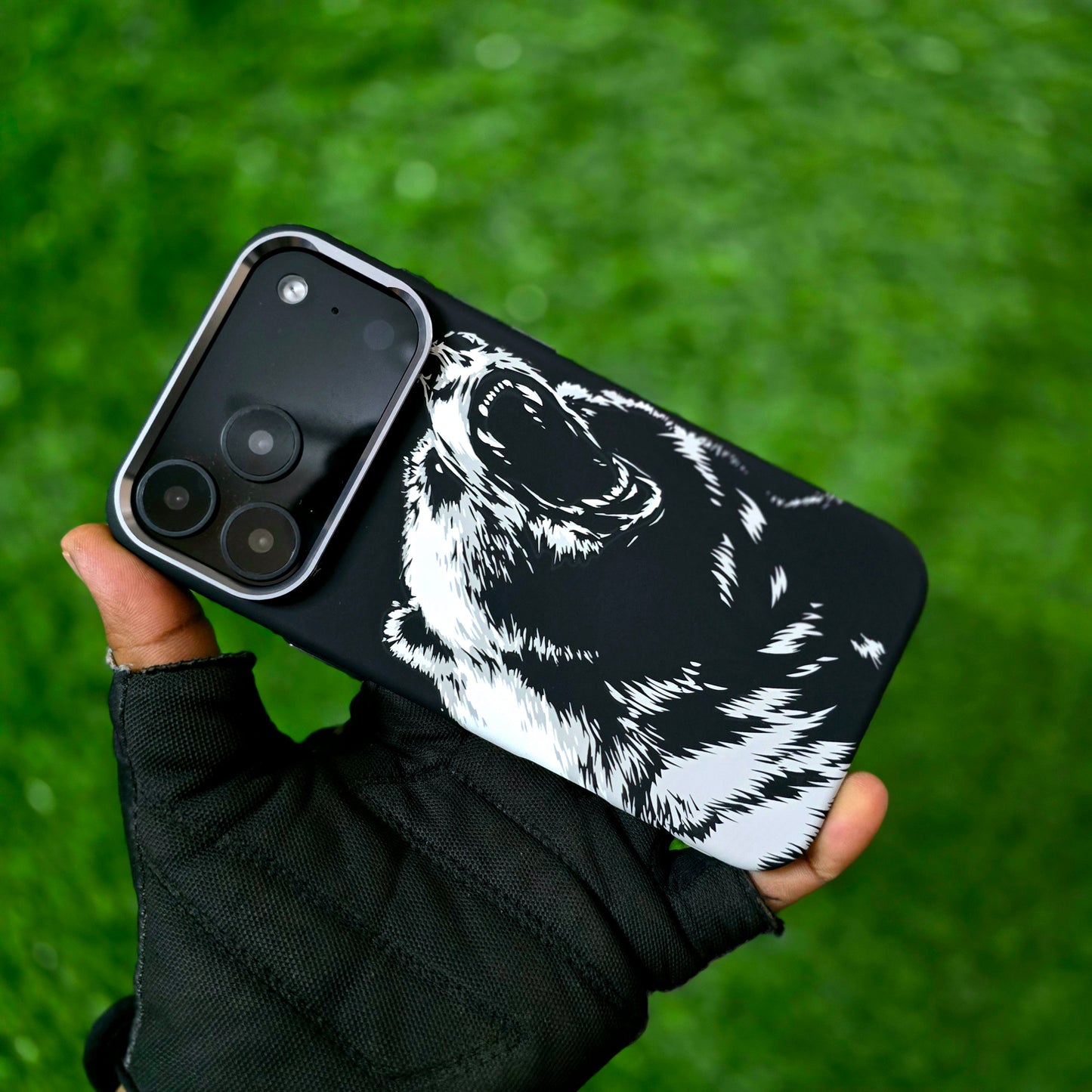 iPhone 17 Pro Max Carbon Slim 0.8mm Embossed Roaring Bear Cover with Magsafe - Black