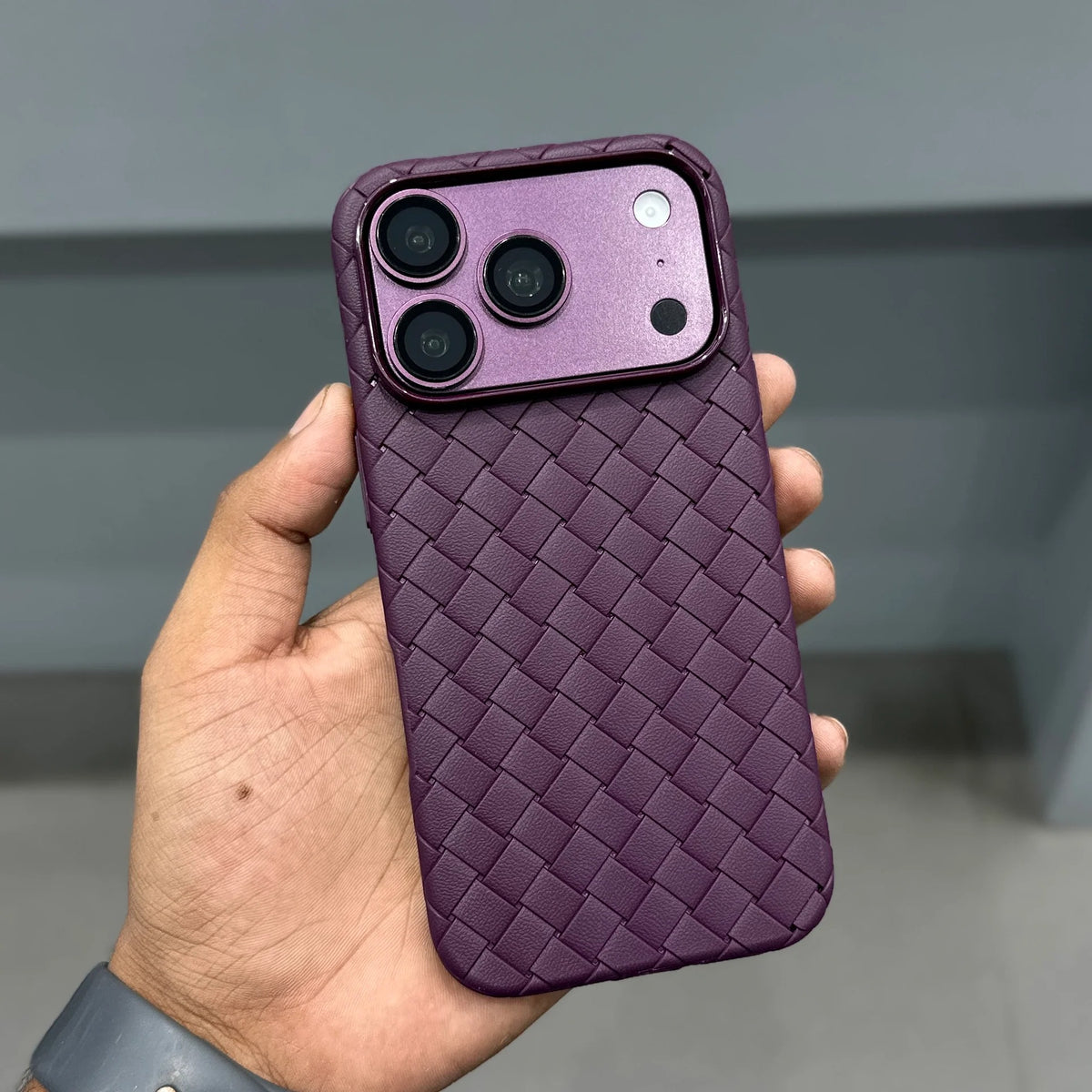 iPhone 18 Pro Max Luxury Weave Breathable Cooling Matte Soft Grid Case - Wine