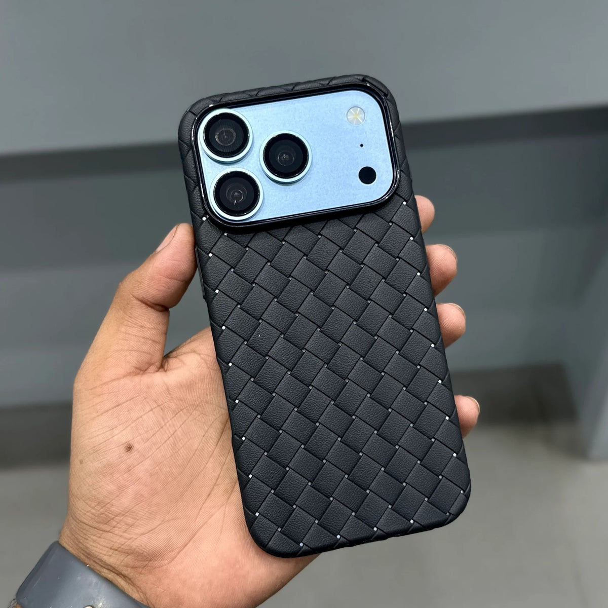 iPhone 18 Pro Max Luxury Weave Breathable Cooling Matte Soft Grid Case - Black