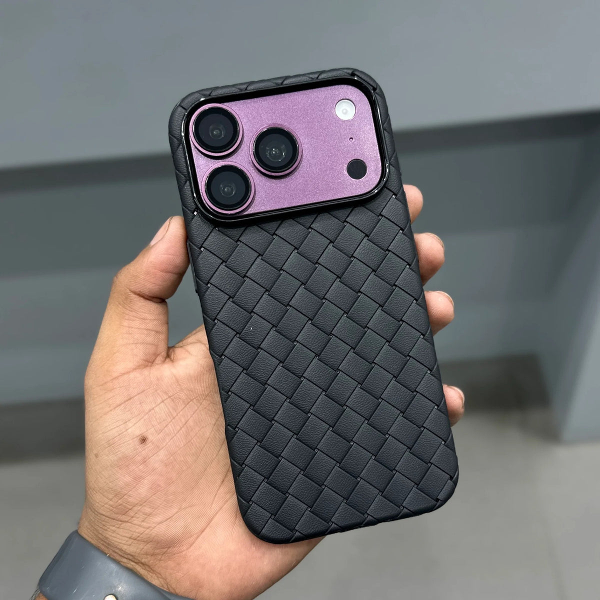 iPhone 18 Pro Max Luxury Weave Breathable Cooling Matte Soft Grid Case - Black