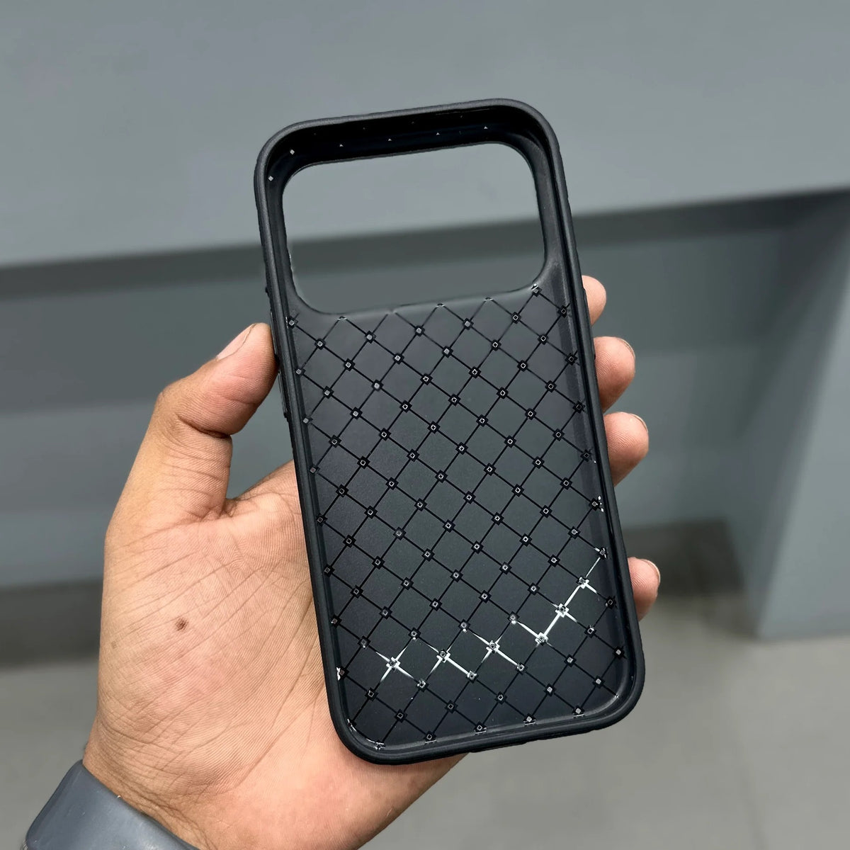 iPhone 18 Pro Max Luxury Weave Breathable Cooling Matte Soft Grid Case - Black