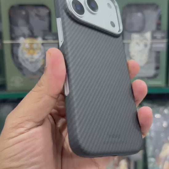 iPhone 17 Pro Max Carbon Fiber 0.6mm Slim X-LEVEL 600D Carbon Case - Black